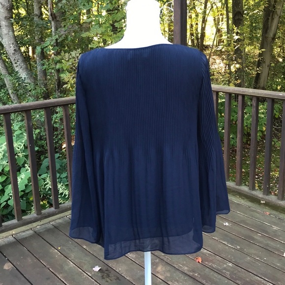 NWT! MAX STUDIO size L Navy pleated Top - Picture 4 of 8